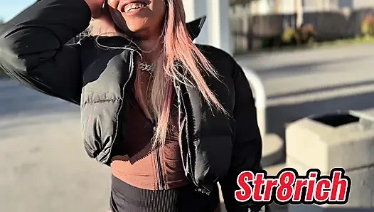 Benzin istasyonundaki ateşli kız götüme biraz yarak sokuyor sonra sıkı amcık