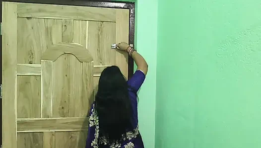 XXX INDISCHE STIEFMUTTER UND SOHN VIDEO, INDISCHE STIEFMUTTER UND STIEFSOHN SPIELEN ZU HAUSE XXX DESI HINDI VIDEO