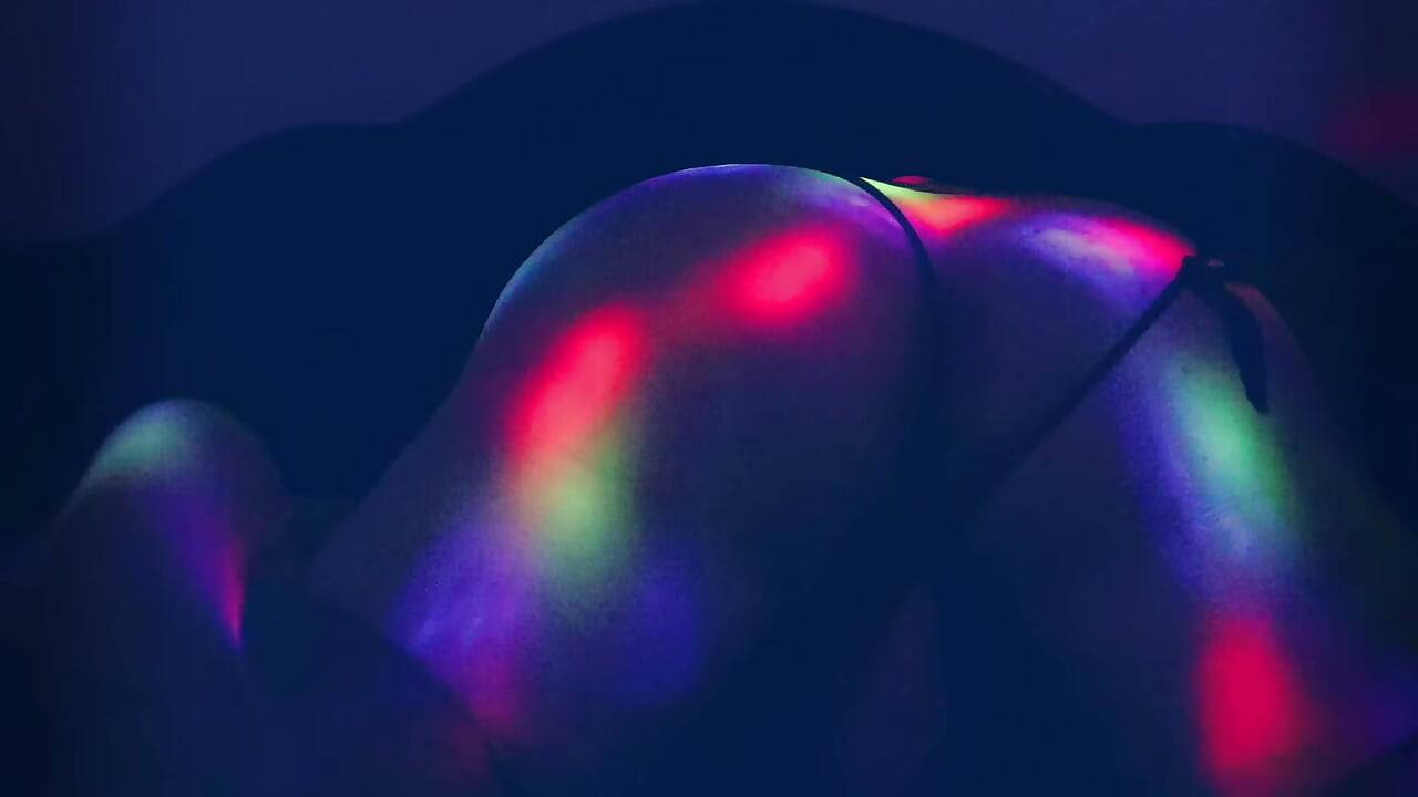 Hot Ass Wiggle, Enjoy Watching My Hot Ass That Desires You