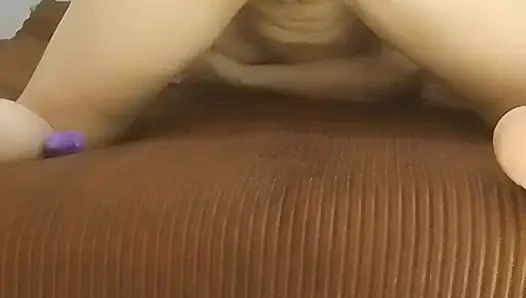 Büyük kıçım salatalık yiyor