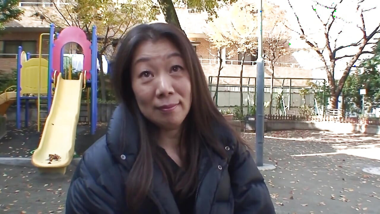 Squirting Japanese cougar enjoys cock and toys