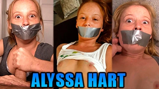 La pequeña pelirroja Alyssa Hart con cinta adhesiva amordazada en tres videos fetichistas de mordaza caliente