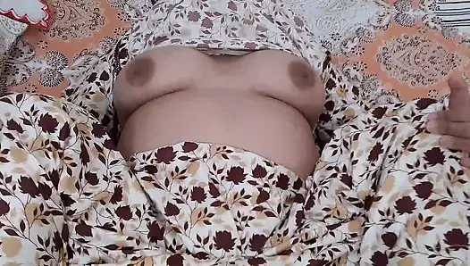 Sasur bahu - Seeing his beautiful daughter-in-law alone, his father-in-law came into the room for sex