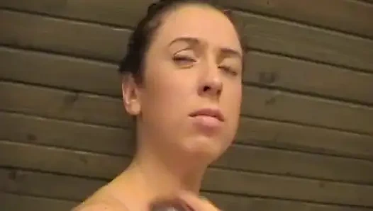 İki amatör Alman kız birlikte duş alıyor