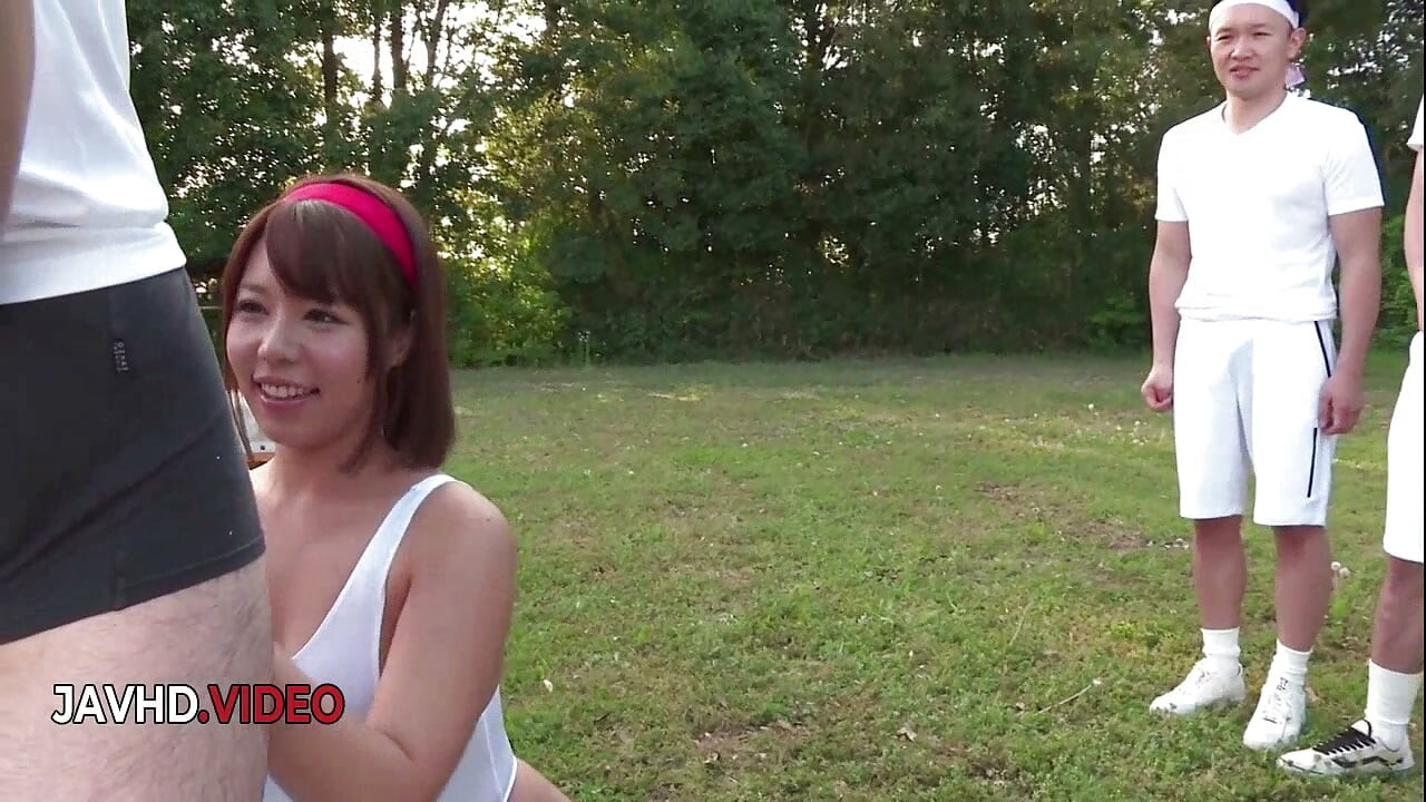 Sara Saijo's wilde Japanse gangbang-avontuur in de buitenlucht