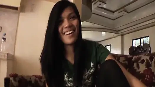 Gadis Asia ramping melakukan casting untuk pertama kalinya