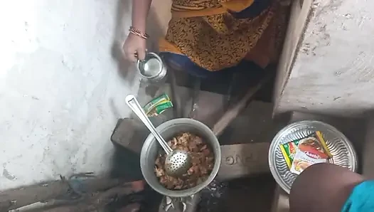 Çok ateşli seks Hintli teyzeyi pişiriyor