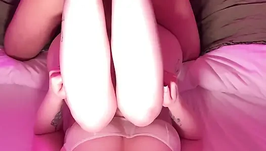 Sürtük erkek delisi vahşi grup seks çılgınlığında göğüslerimden boşalıyor