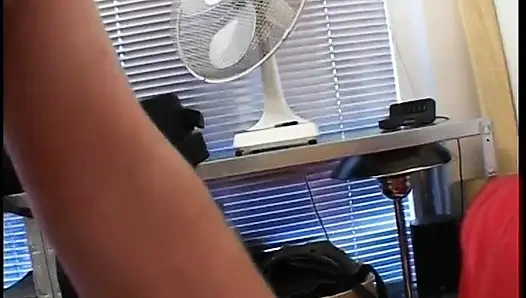 Pov sekretaris rambut cokelat dientot