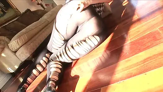 Удивительных азиатских и латинских девушек трахнули и наполнили сливками в киску большие члены