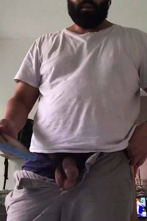 Picasso. Bir evde yatarken, eşsiz bir pozisyondayım.