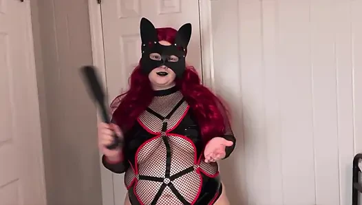 Kitty si cewek super semok lagi asik ngentot memek dan pantat bahenolnya