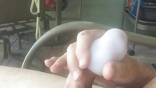 Kleine penis in een Tinga-ei