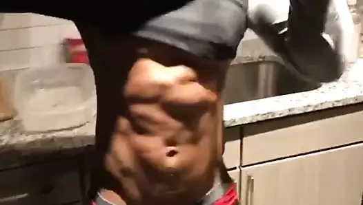 güzel kas tanrısı