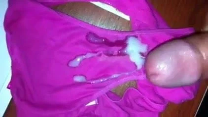 EJAC SUR CULOTTE ROSE DE MA FEMME