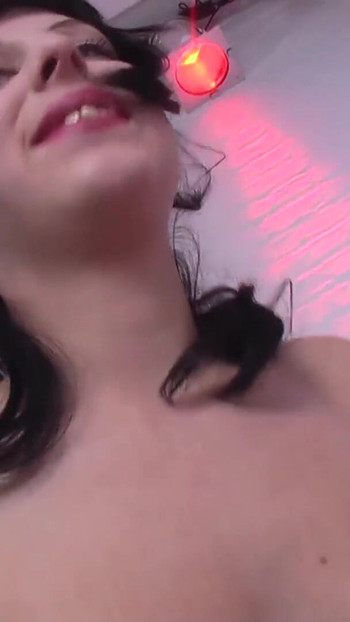 Zapanjujući trenutak iz "FUCK ME - PORNO DILDO TEST POĐE PO ZLU I JEBAO SAM SE"