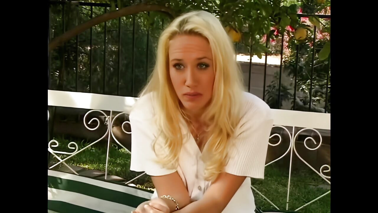 Alana Evans: Fute-mă pe canapea aia și ia-mi și fundul mic