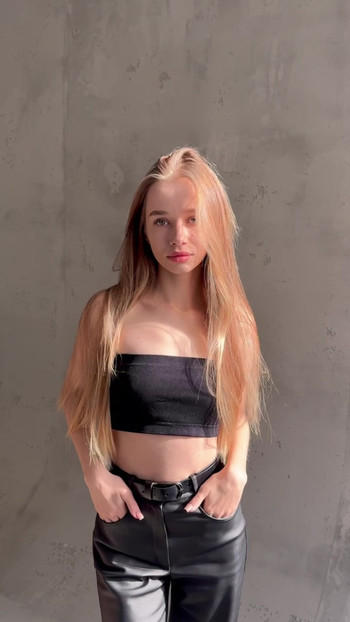 Blondie má tajemství Připraveno to vidět? Plácněte rychle! 🔥