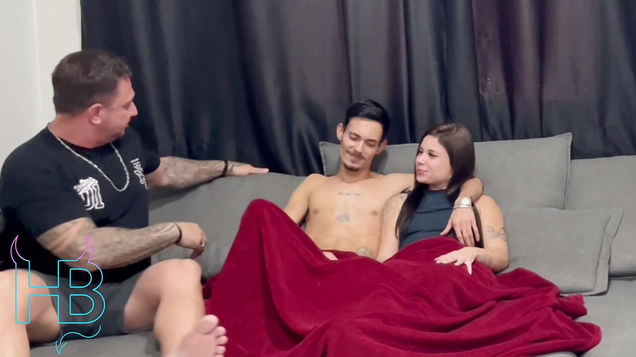 मेरा दोस्त मुझसे मिलने आया और मुझे और मेरी प्रेमिका को इस हरकत में पकड़ा