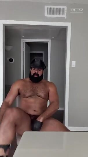 Musclebear Strip Tease