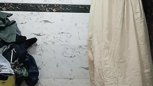 Priya büyük göt ve büyük amcık gösterisi