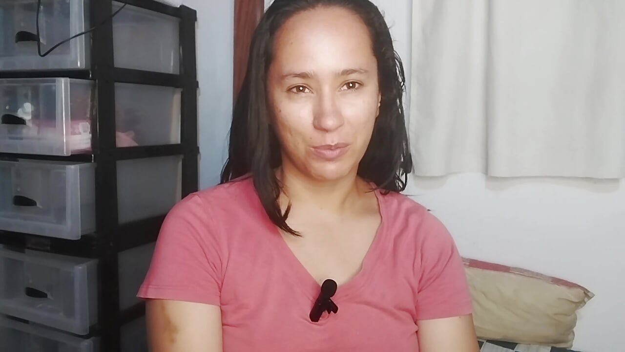 Your stepmother talks to you to pull your milk JOI in Spanish