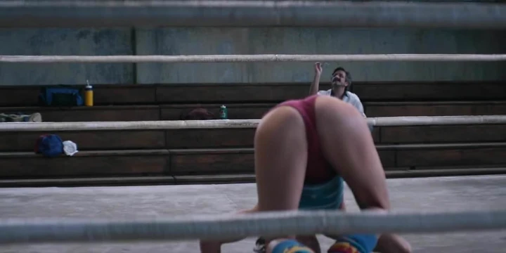 Alison Brie - GLOW s1e01 04
