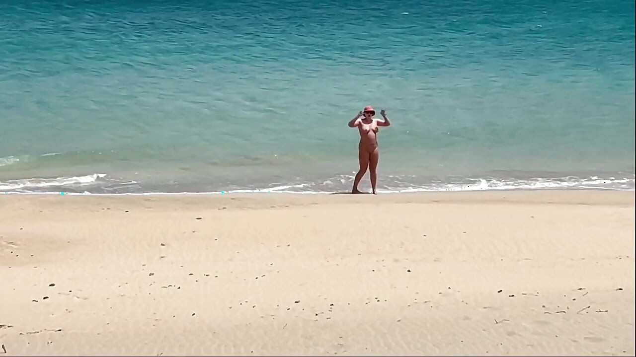 nagn samudr tat milf(chodne laayak mammi) land ragarne vaale ajanbi ki madad karti hai - uski gand par viry