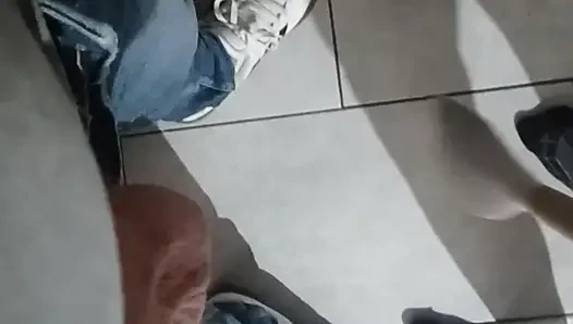 Член и яйца жестко бьют шпателем