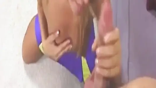 Mature Babe Spreads Ass for Deep Pussy Licking and Fingering Frenzy