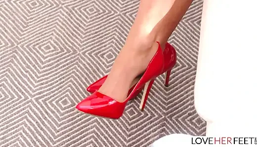 Zehenlutschen spaß für freche blonde lehrerin emma hix