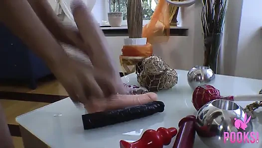 Полное видео! Allison с двойным хуем получает двойное проникновение твердым хуем и счастливый дилдо!