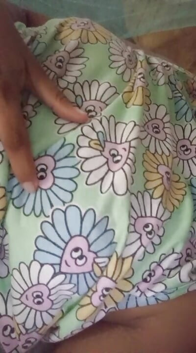18+ üniversiteli kız büyük göğüsleri ve ıslak Sri Lankalı yerel ile ilk kez musterbate oluyor