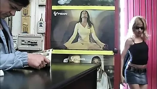 Büyük memeli harika azgın orta yaşlı seksi kadın spor salonunda büyük yarakla sikiliyor ve götüne boşalıyor