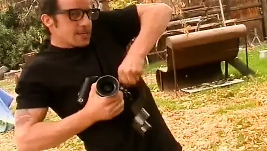 Azgın sarışın parmaklar zonklayan orgazm için kıllı amcığı genişletiyor