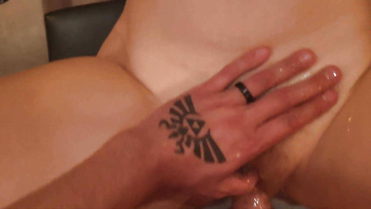 큰 질싸로 끝나는 핫한 밀프 시오후키와 핫한 섹스