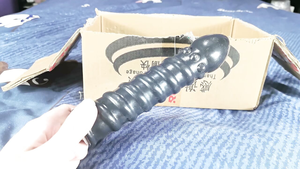 Dikongkek oleh jackhammer yang kelihatan dildo