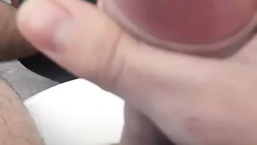 Boşalana kadar yarakla mastürbasyon yapıyor