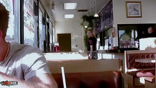 Bill Bailey и Nicole Ray: крошка-блондинка принимает большой член