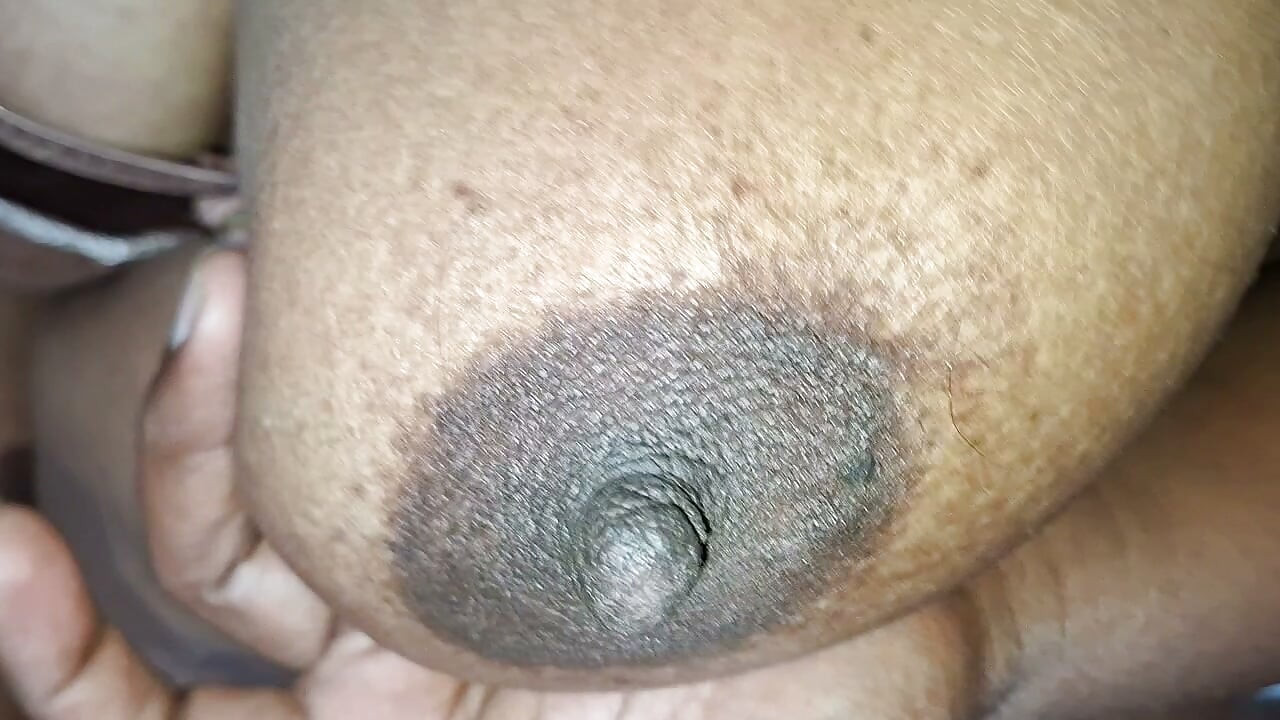 热辣的印度哥邀请你和她一起玩