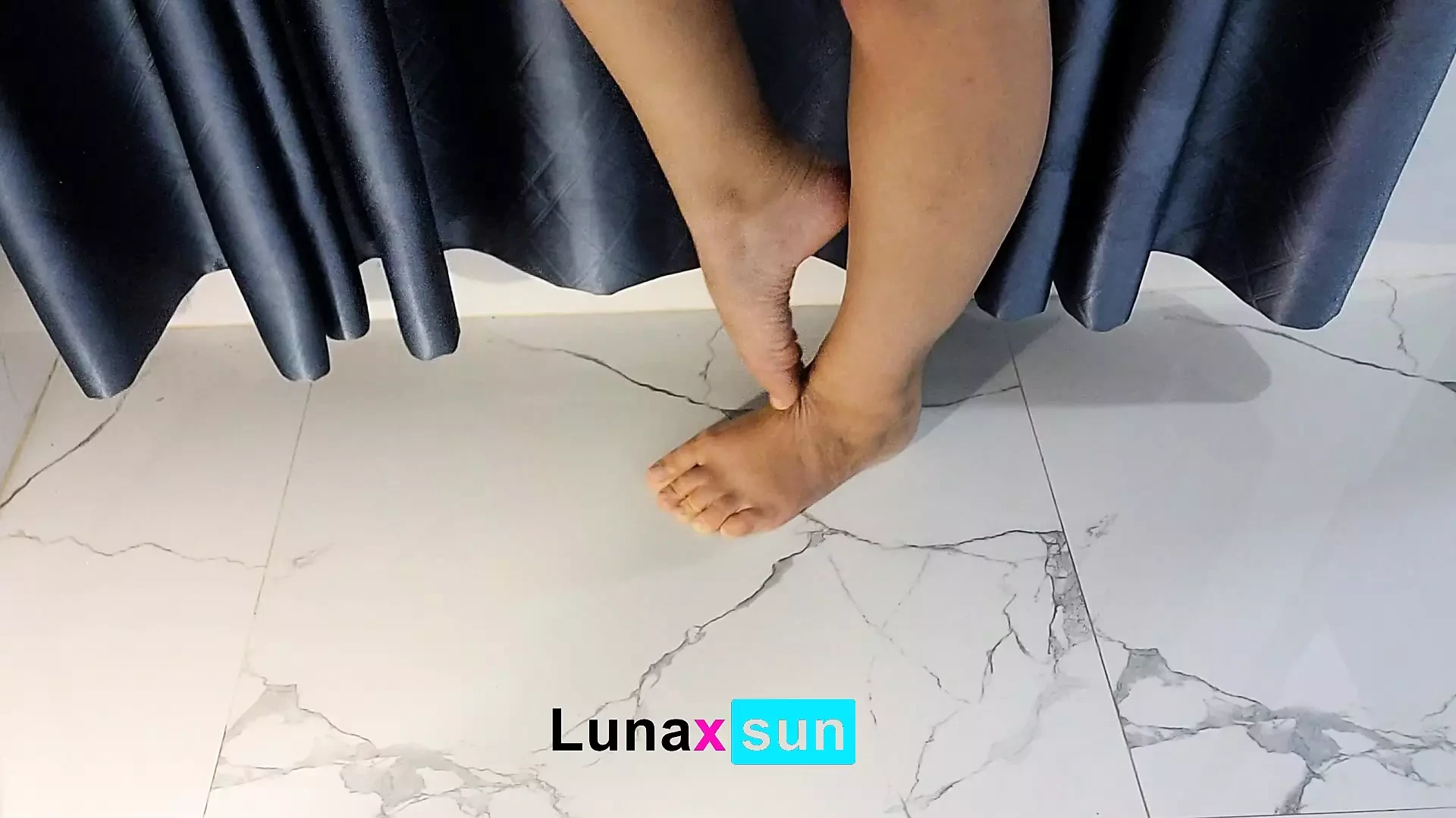 Vigyázz a lábamra! Kivered és elélvezel MOST - Luna Daily Vlog - LunaxSun