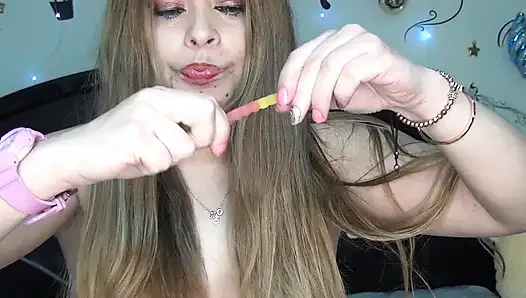 SAYA MENELAN BEBERAPA CACING BERGETAH YANG SANGAT PANJANG!!