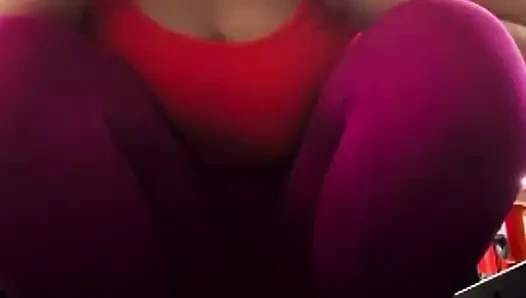 Leggins'te spor salonunda seksi eğitim