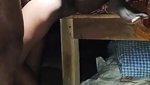 Ev hanımı desi yenge yalıyor