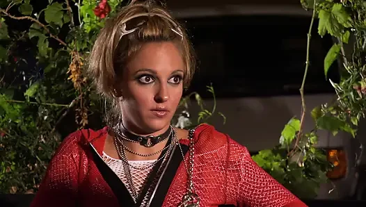 Sinnliche blondine mit kleinen titten bekommt ihre muschi hardcore befriedigt