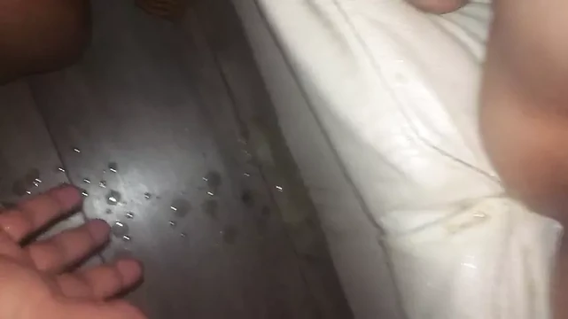 bondage squirt fisten
