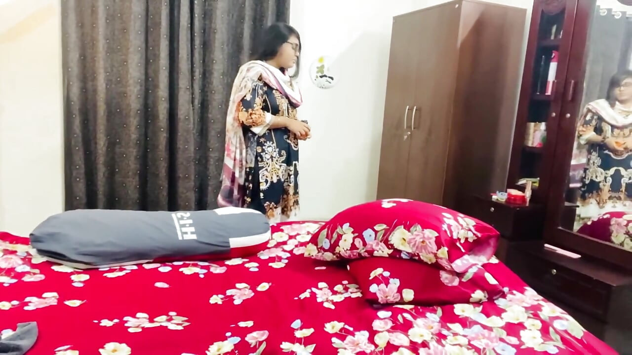 Married older sister gets fucked by younger brother and her pussy gets water out because her husband is abroad.