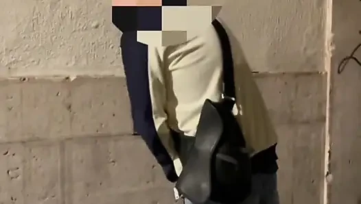 Sokakta işeyen amatör oğlanların derlemesi
