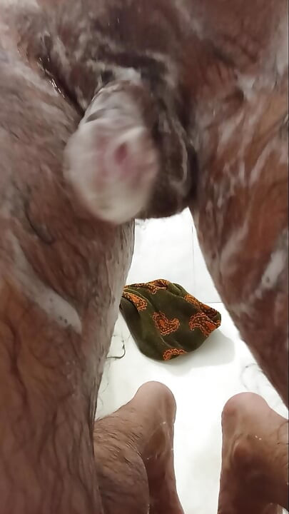 Solo beautiful big all in foam, unpleasant hand masturbation!