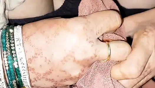 Küçük yaraklı kadın kılıklı büyük vajinalı ateşli evli kadın